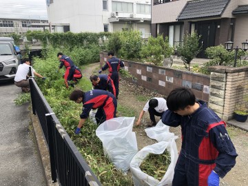 ☆店舗周辺道路清掃をしました☆